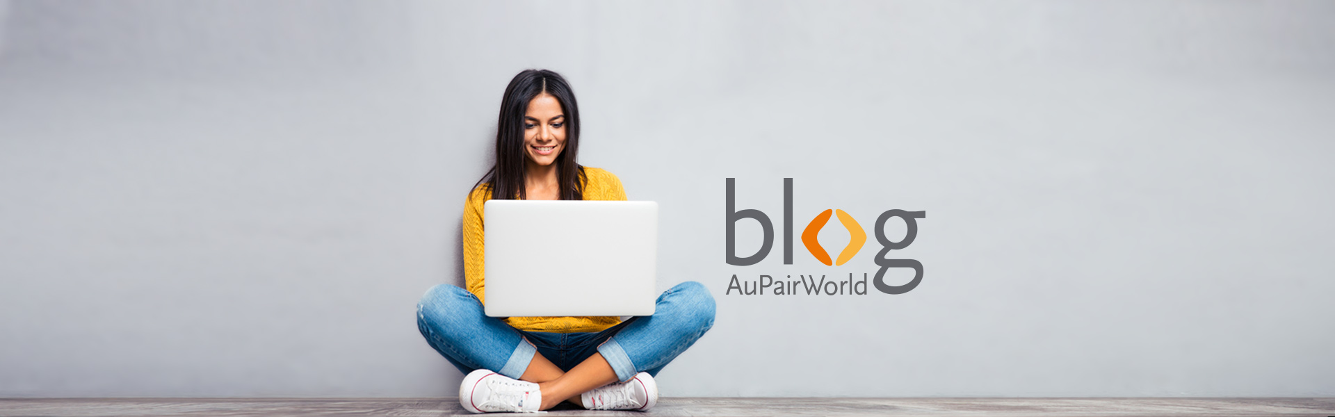 AuPairWorld Blog – Junge Frau mit Laptop